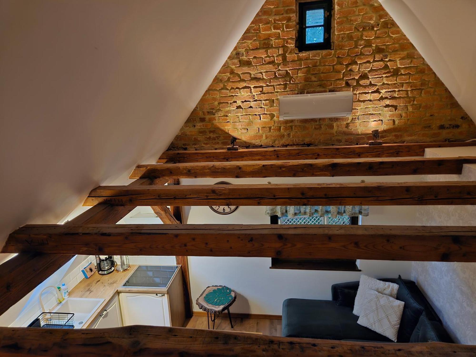 46 Jacuzzi&sauna Komarno
