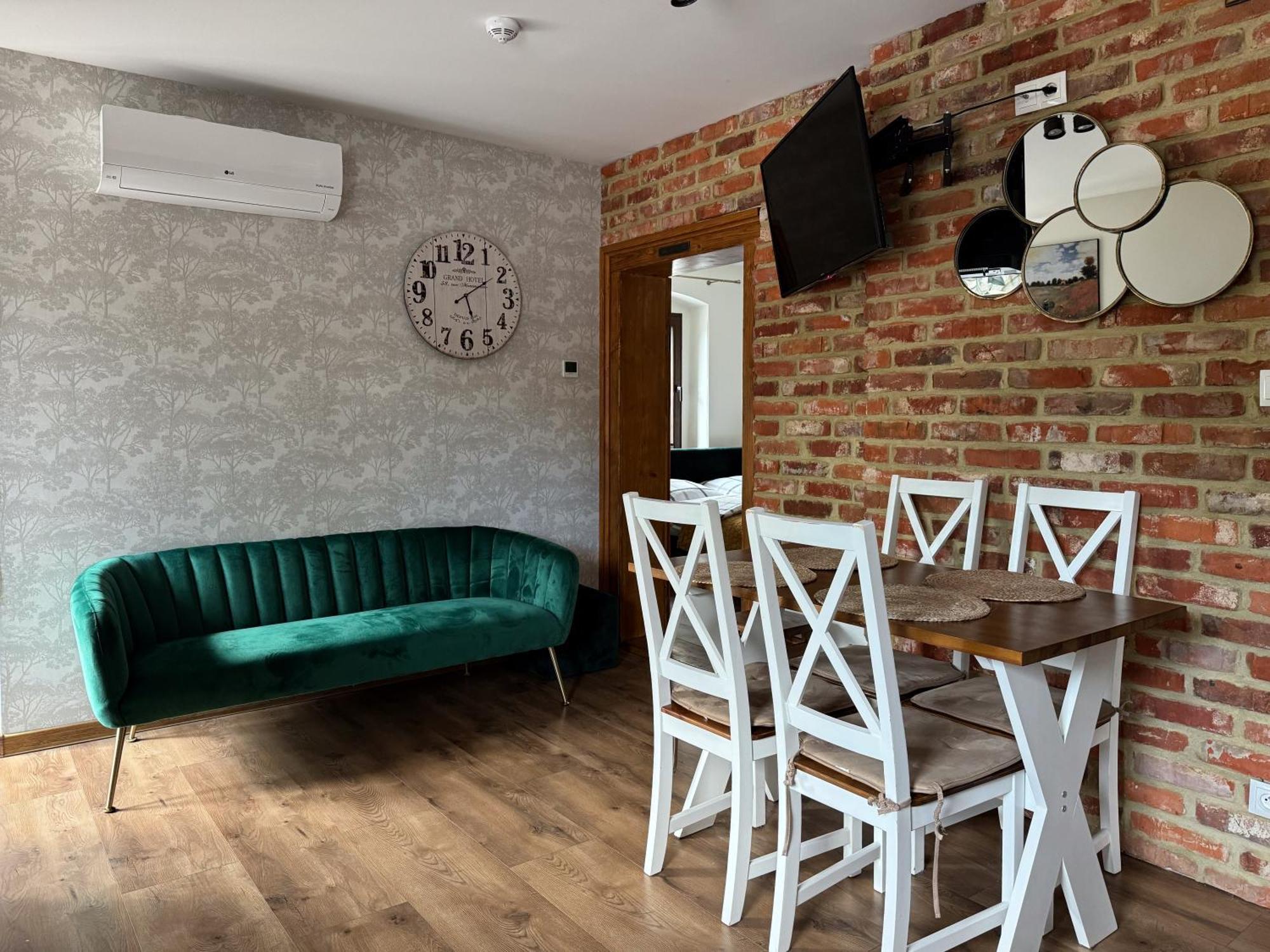 46 Jacuzzi&sauna Apartment Komarno